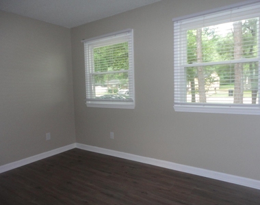 137 W Barbee Street - Photo Thumbnail 5