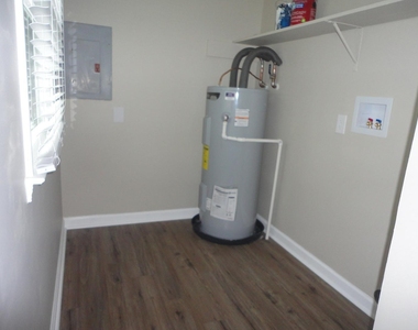 137 W Barbee Street - Photo Thumbnail 7