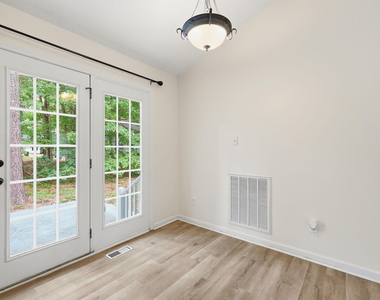 1057 Mailwood Drive - Photo Thumbnail 12