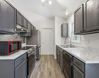 1057 Mailwood Drive - Photo Thumbnail 10