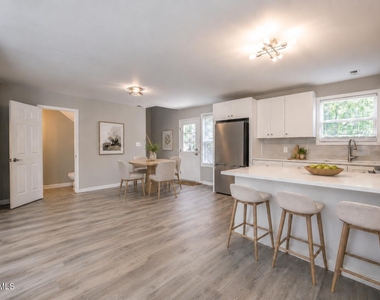 255 Erwin Road - Photo Thumbnail 5
