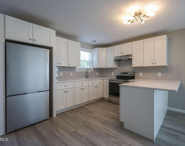255 Erwin Road - Photo Thumbnail 9