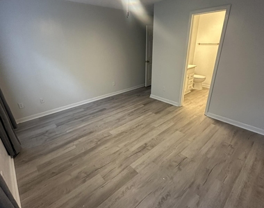 320 Bubble Creek Court - Photo Thumbnail 25