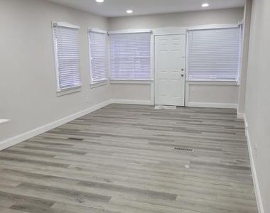 300 W Kings Highway - Photo Thumbnail 4