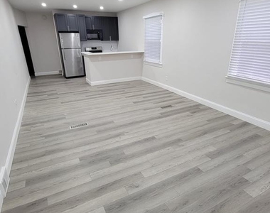 300 W Kings Highway - Photo Thumbnail 1