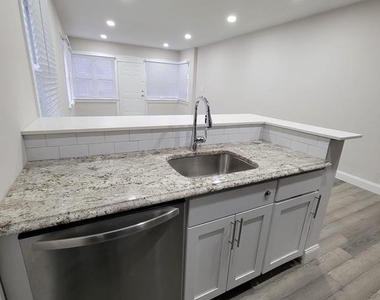 300 W Kings Highway - Photo Thumbnail 3