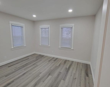 300 W Kings Highway - Photo Thumbnail 5