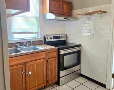 809 Eastern Avenue - Photo Thumbnail 3