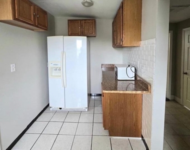809 Eastern Avenue - Photo Thumbnail 4