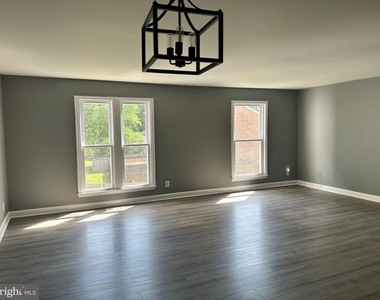 12605 Trumbull Drive - Photo Thumbnail 5