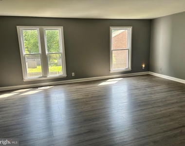 12605 Trumbull Drive - Photo Thumbnail 6