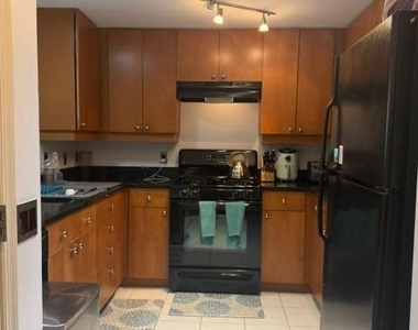 930 Wayne Avenue - Photo Thumbnail 7