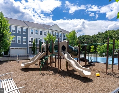 10225 Hilltop Ascent Drive - Photo Thumbnail 5