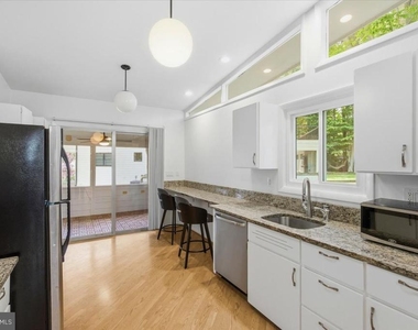 6614 Melody Lane - Photo Thumbnail 7