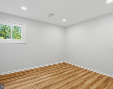 6614 Melody Lane - Photo Thumbnail 16