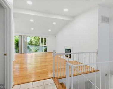 6614 Melody Lane - Photo Thumbnail 3