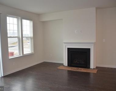 5609 Tallyn Hunt Place - Photo Thumbnail 3