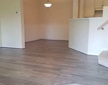 5208 Duke Court - Photo Thumbnail 2