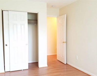 5208 Duke Court - Photo Thumbnail 11