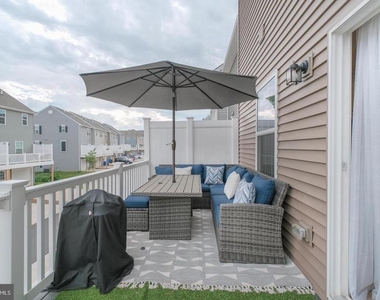 52 Caswell Drive - Photo Thumbnail 9