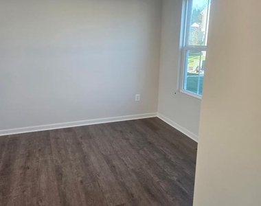 110 Michaels Way - Photo Thumbnail 4