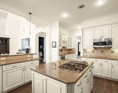 121 Burgess Ln - Photo Thumbnail 11