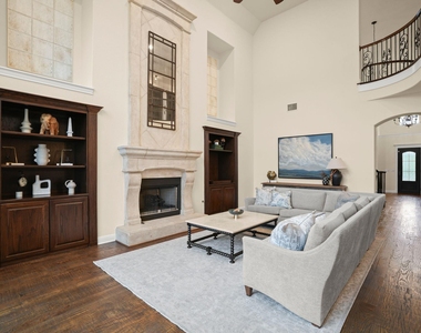 121 Burgess Ln - Photo Thumbnail 12