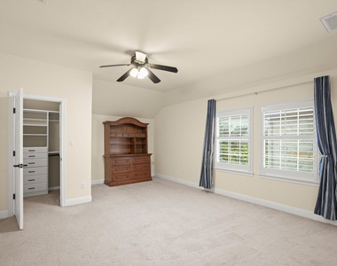 121 Burgess Ln - Photo Thumbnail 34
