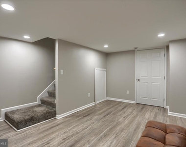 1207 Anglesea Street - Photo Thumbnail 16