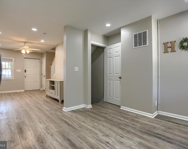 1207 Anglesea Street - Photo Thumbnail 7
