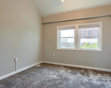 1207 Anglesea Street - Photo Thumbnail 8