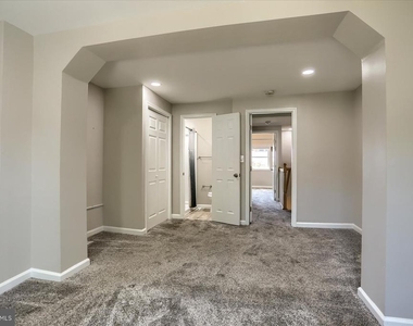 1207 Anglesea Street - Photo Thumbnail 12