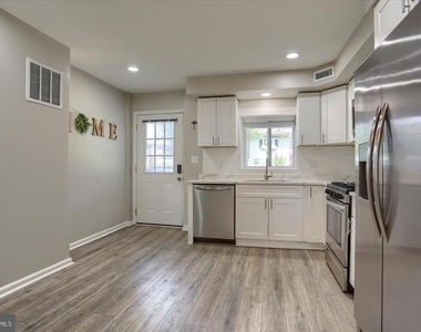 1207 Anglesea Street - Photo Thumbnail 5
