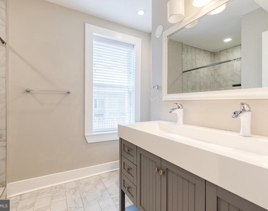734 S Robinson Street - Photo Thumbnail 12