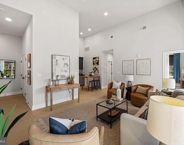 600 N Howard Street - Photo Thumbnail 2