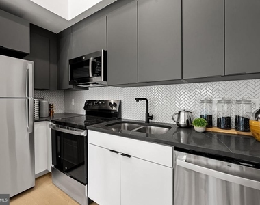 600 N Howard Street - Photo Thumbnail 5