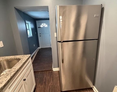 1032 Valley Street - Photo Thumbnail 8