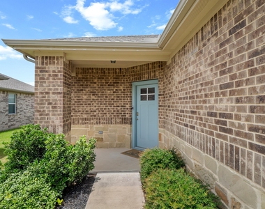 501 Dubina Ave - Photo Thumbnail 2