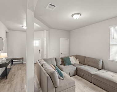 501 Dubina Ave - Photo Thumbnail 3