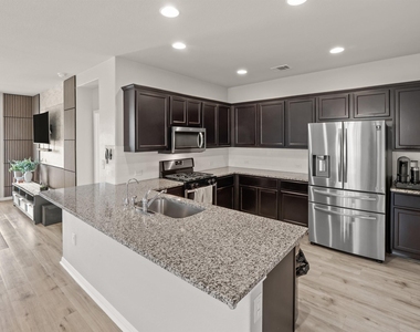 501 Dubina Ave - Photo Thumbnail 10