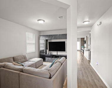 501 Dubina Ave - Photo Thumbnail 4