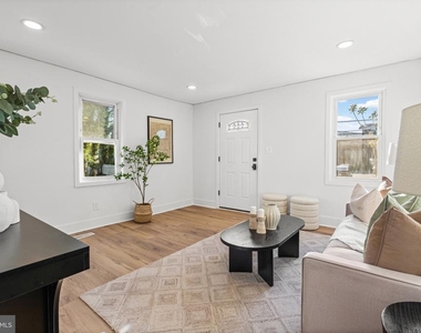1019 President Street - Photo Thumbnail 8
