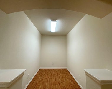 3110 Aquila Ct - Photo Thumbnail 13