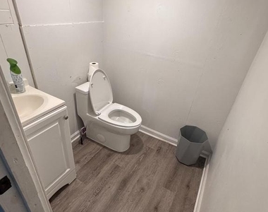 222 Townsend Avenue - Photo Thumbnail 17
