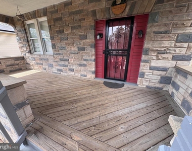 222 Townsend Avenue - Photo Thumbnail 2