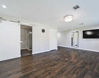3105 Twilight Trl - Photo Thumbnail 14