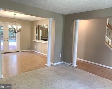 7931 Carriage Drive - Photo Thumbnail 4