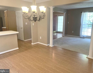 7931 Carriage Drive - Photo Thumbnail 6