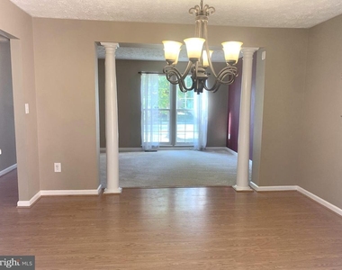 7931 Carriage Drive - Photo Thumbnail 8