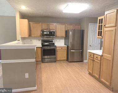 7931 Carriage Drive - Photo Thumbnail 14